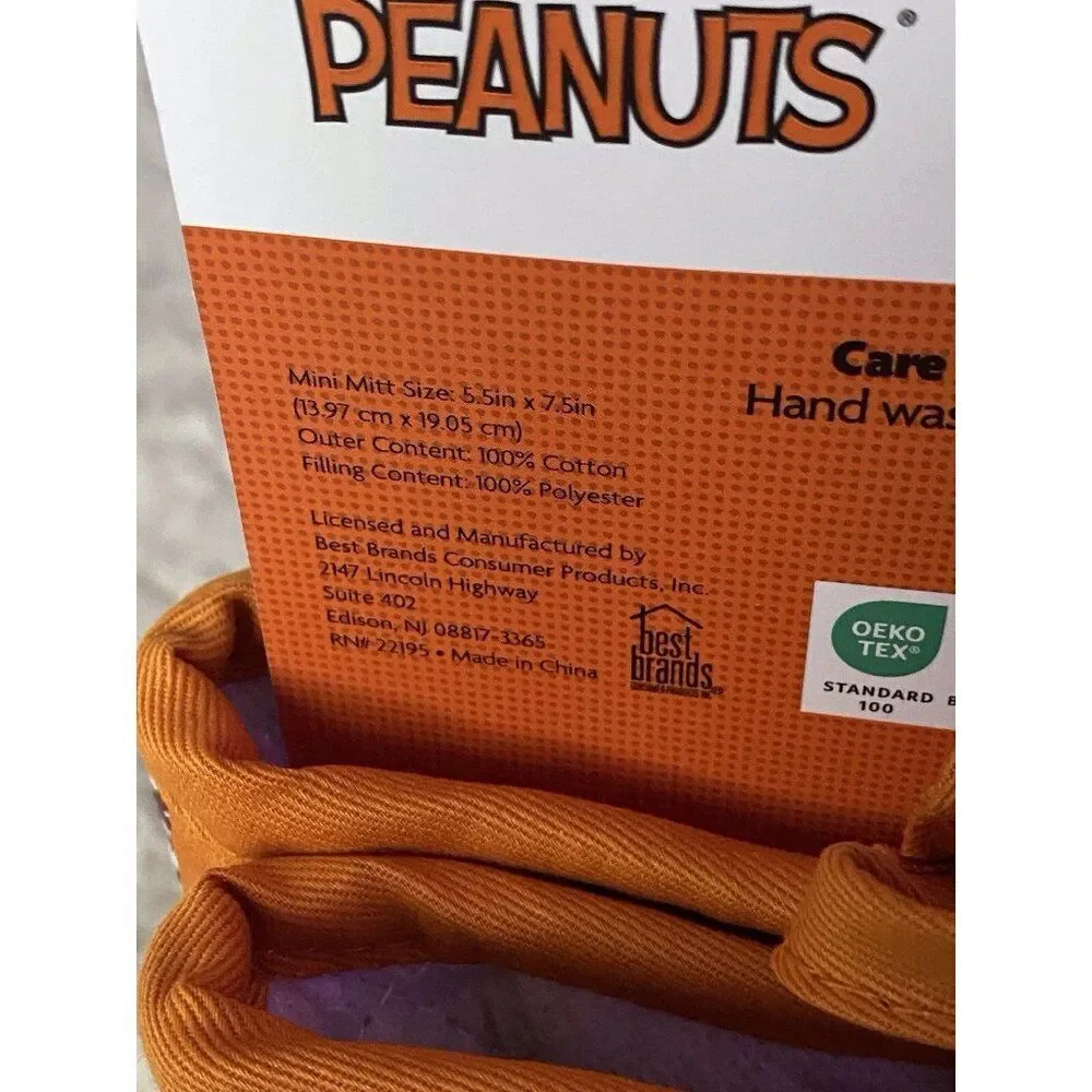 2 Pack Peanuts Snoopy Charlie Brown Football Autumn Silicone Oven Mini Mitts NEW